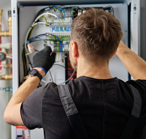 Servicios de mantenimiento e instalación industrial